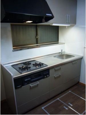 間口が1950でシンプルナキッチンですが