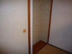 同様に和室の床の間にエコカラットを施工しました。