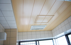 天井が重い感じにならないようにいたしました。